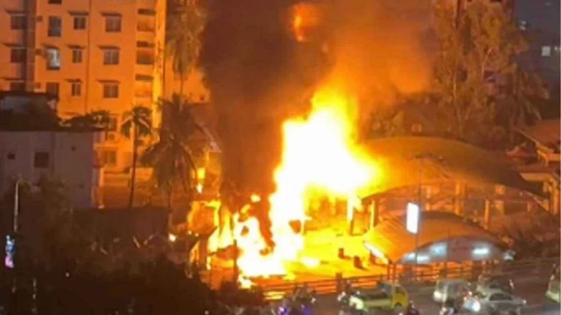 মহাখালীতে পেট্রোল পাম্পে ভয়াবহ আগুন, নিয়ন্ত্রনে আনলো ১১ ইউনিট